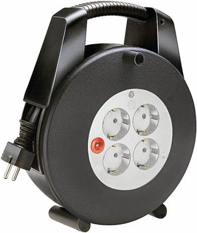 Brennenstuhl kabelvinda 4xCEE 7/4, 1xCEE 7/7, IP 44,brytare, 5m,svart