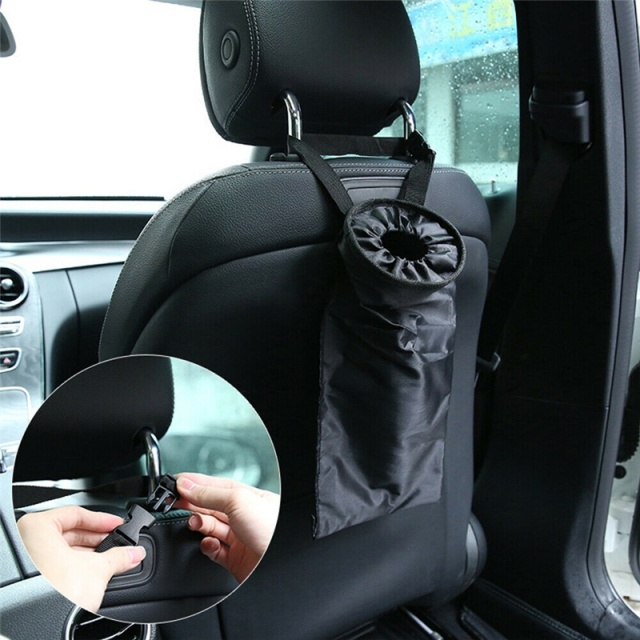 <p>If you often travel with children, you know that a lot of garbage can accumulate in the car from snacks, paper and other things. Then it is not entirely wrong to have a handy little garbage bag that can be emptied and washed when needed. The bag can ea
