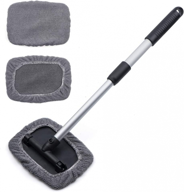 Windscreen cleaner with telescopic handle