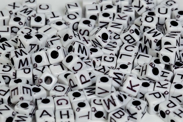 Pearl`n fun Letter beads 7mm Black/White,125g