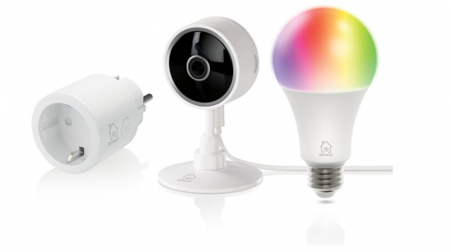 DELTACO SMART HOME Starter Kit w. Plug, Camera and RGB Lamp