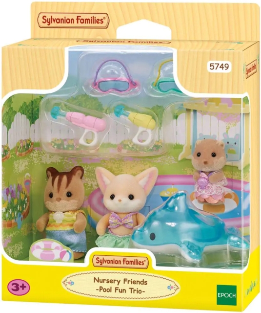 Sylvanian Families Threes in the pool