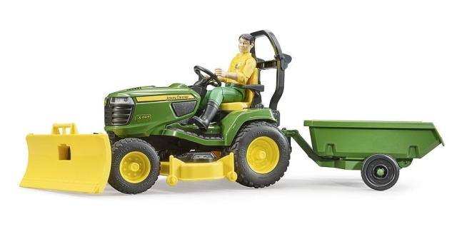 Bruder BWorld John Deere Lawn Tractor with trailer and gardener (62104)