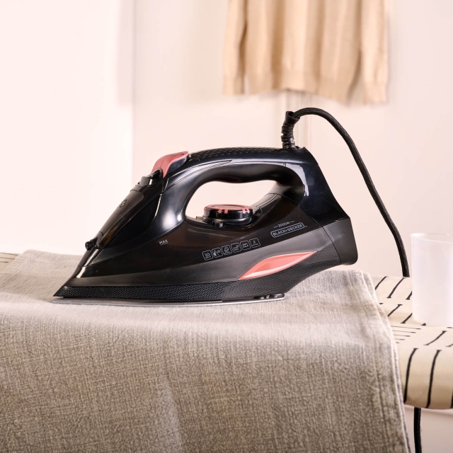 BLACK+DECKER Steam Iron 3000W Black