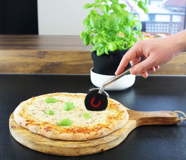 Winkee Vinyl Pizza Cutter