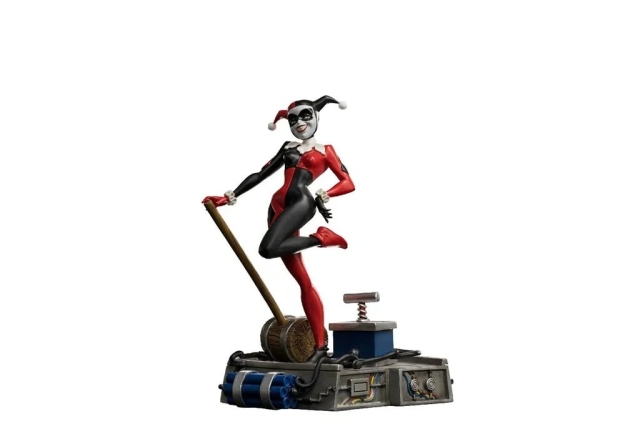IronStudios - DC Comics Batman Animated Series: 1:10 Art Scale Statue - Harley Quinn