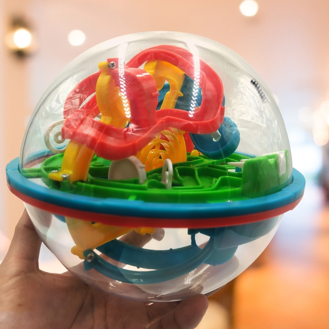 Mad Monkey Labyrinth Ball