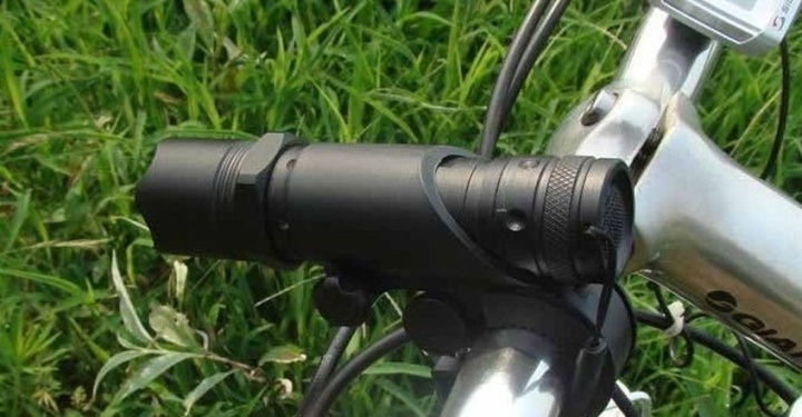 Bicycle holder for flashlight in the group Sport, leisure & Hobby / Sports equipment / Bicycle accessories / Other bike accessories at TP E-commerce Nordic AB (38-12163)