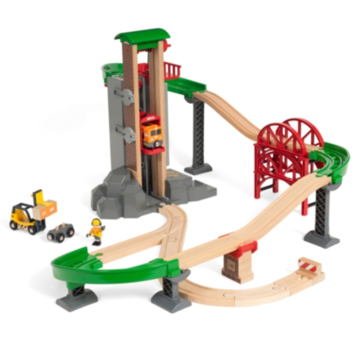 Brio 33887 Set med hisschakt & bro. in the group TOYS, KIDS & BABY PRODUCTS / Toys / Building toys / Brio train tracks at TP E-commerce Nordic AB (38-70291)