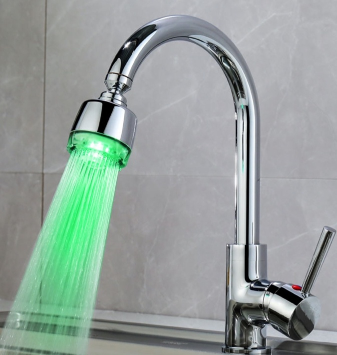 LED nozzle for shower/kitchen with 7 different colors, Temperature-controlled in the group Sport, leisure & Hobby / Fun stuff / Smart home at TP E-commerce Nordic AB (38-82641)