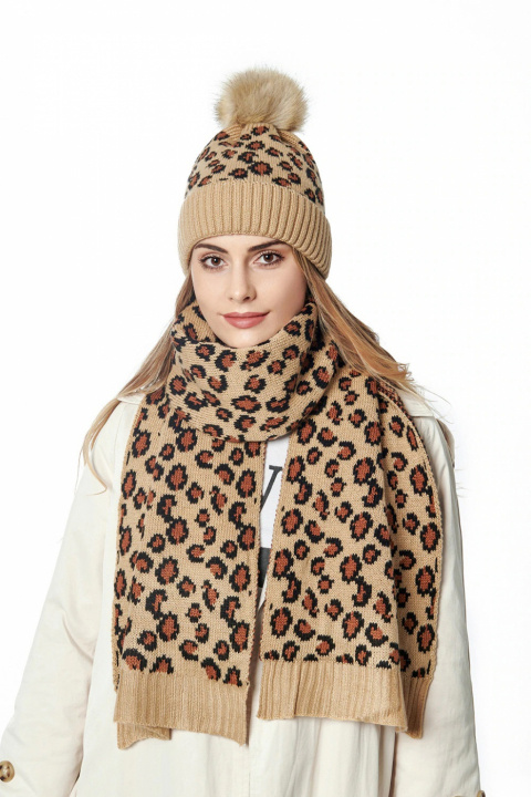 Matching hat and scarf with leopard print. in the group Sport, leisure & Hobby / Accessories / Mittens & Gloves at TP E-commerce Nordic AB (38-83043)