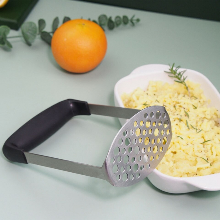 Potato masher in Stainless Steel in the group HOME, HOUSEHOLD & GARDEN / Kitchen utensils / Other kitchen tools at TP E-commerce Nordic AB (38-83546)