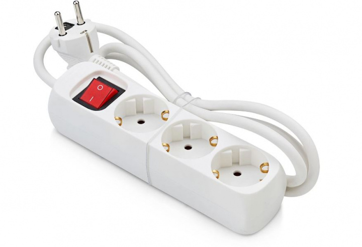 Branch box with three sockets and switch in the group HOME, HOUSEHOLD & GARDEN / Electricity & Lighting / Power strips at TP E-commerce Nordic AB (38-96801)