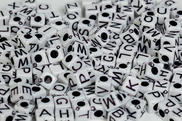Pearl`n fun Letter beads 7mm Black/White,125g in the group Sport, leisure & Hobby / Hobby / Beads / Plastic beads at TP E-commerce Nordic AB (A05257)