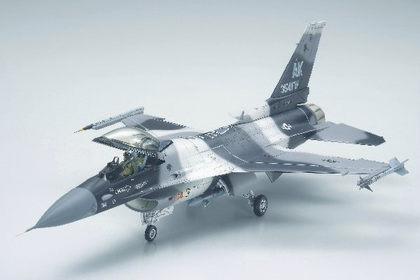 Tamiya 1/48 F-16C/N Aggressor / Adversary in the group Sport, leisure & Hobby / Hobby / Plastic models / Airplanes/Helicopters at TP E-commerce Nordic AB (A06462)