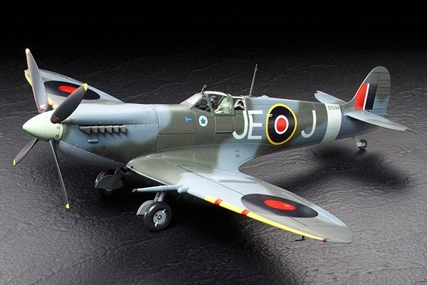 Tamiya 1/32 Spitfire Mk. IXc in the group Sport, leisure & Hobby / Hobby / Plastic models / Airplanes/Helicopters at TP E-commerce Nordic AB (A06482)
