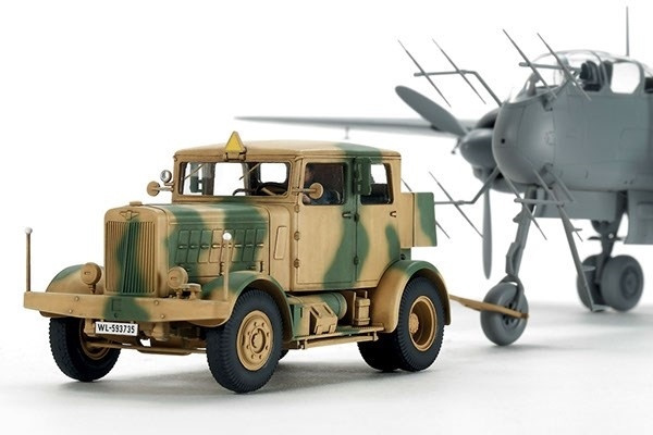Tamiya 1/48 German Heavy Tractor SS-100 in the group Sport, leisure & Hobby / Hobby / Plastic models / Military vehicles (land) at TP E-commerce Nordic AB (A07344)