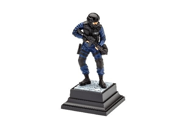 Revell SWAT Officer in the group Sport, leisure & Hobby / Hobby / Plastic models / Figures at TP E-commerce Nordic AB (A07495)