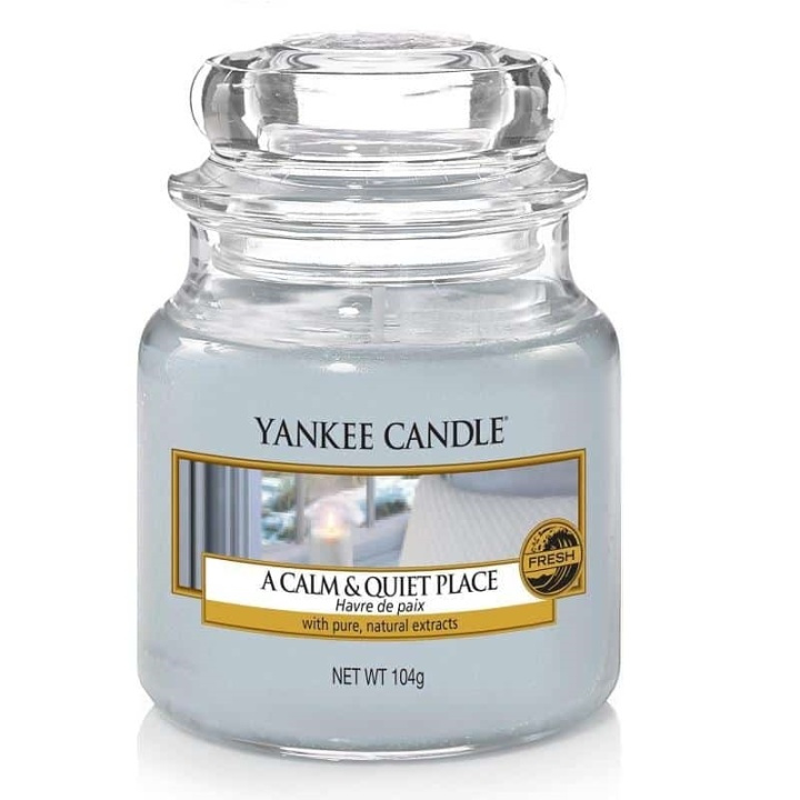 Yankee Candle Classic Small Jar A Calm & Quiet Place 104g in the group BEAUTY & HEALTH / Fragrance & Perfume / Other fragrances / Scented candles at TP E-commerce Nordic AB (A13296)