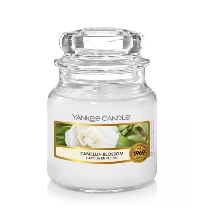 Yankee Candle Classic Small Jar Camellia Blossom 104g in the group BEAUTY & HEALTH / Fragrance & Perfume / Other fragrances / Scented candles at TP E-commerce Nordic AB (A13302)