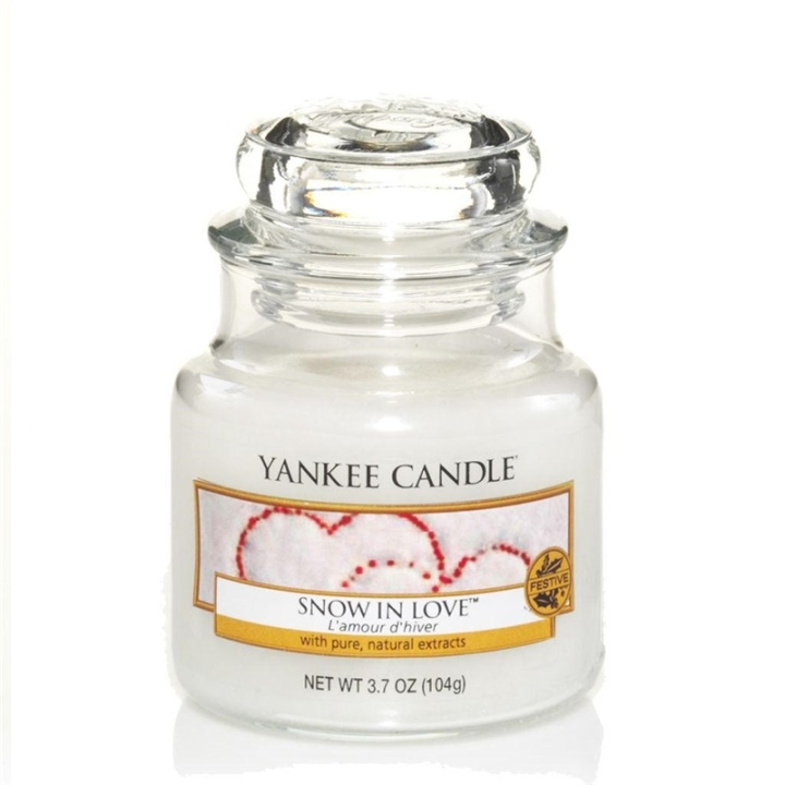 Yankee Candle Classic Small Jar Snow In Love 104g in the group BEAUTY & HEALTH / Fragrance & Perfume / Other fragrances / Scented candles at TP E-commerce Nordic AB (A13317)