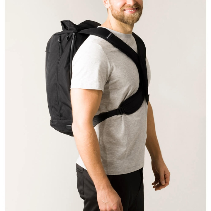SWEDISH POSTURE Vertical Ergonomic Backpack M 21-31l in the group Sport, leisure & Hobby / Travel accessories / Backpacks & Bags at TP E-commerce Nordic AB (C00520)