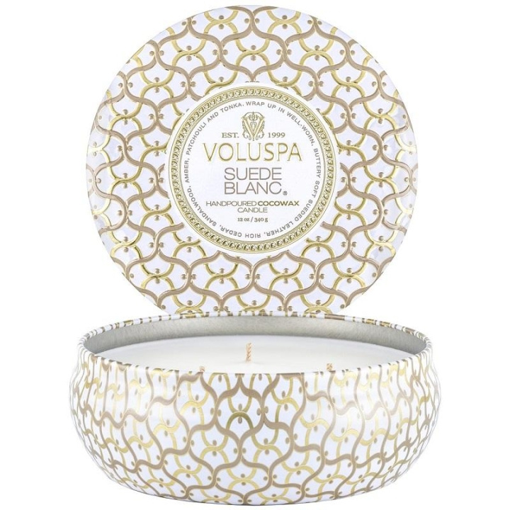 Voluspa 3-Wick Candle Decorative Tin Suede Blanc 340g in the group BEAUTY & HEALTH / Fragrance & Perfume / Other fragrances / Scented candles at TP E-commerce Nordic AB (C00660)