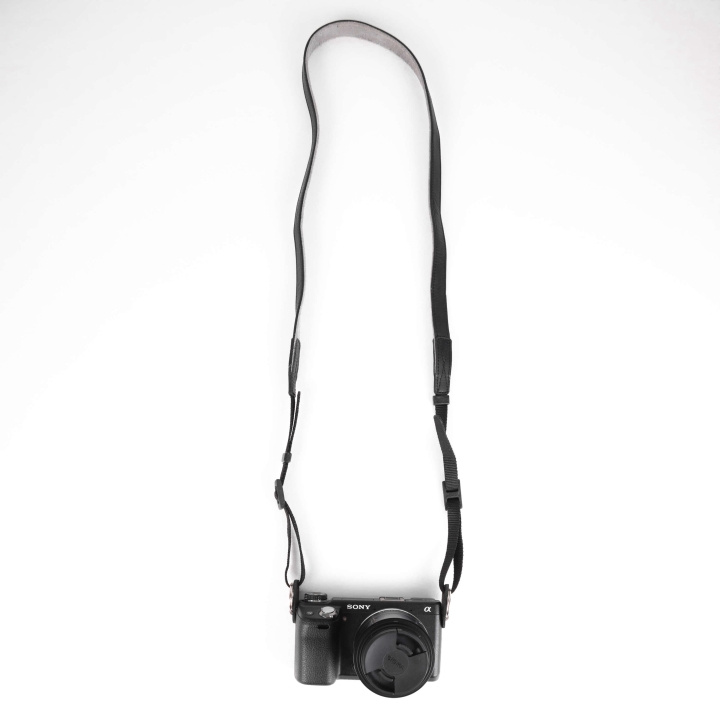 BUFFALO Camera Strap Classic 16mm Black in the group HOME ELECTRONICS / Photo & Video / Photo equipment / Other at TP E-commerce Nordic AB (C01789)