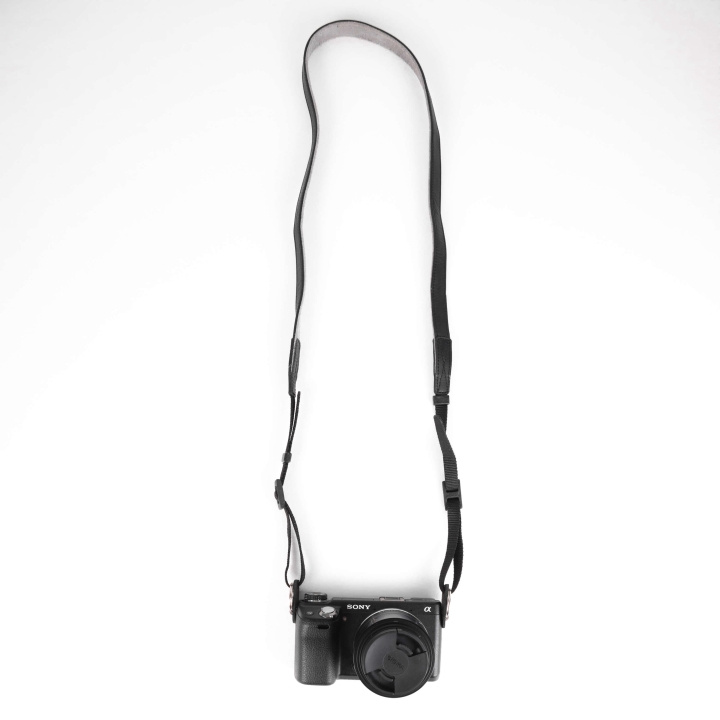 Buffalo Camera Strap Classic 16mm Black in the group HOME ELECTRONICS / Photo & Video / Photo equipment / Other at TP E-commerce Nordic AB (C01789)