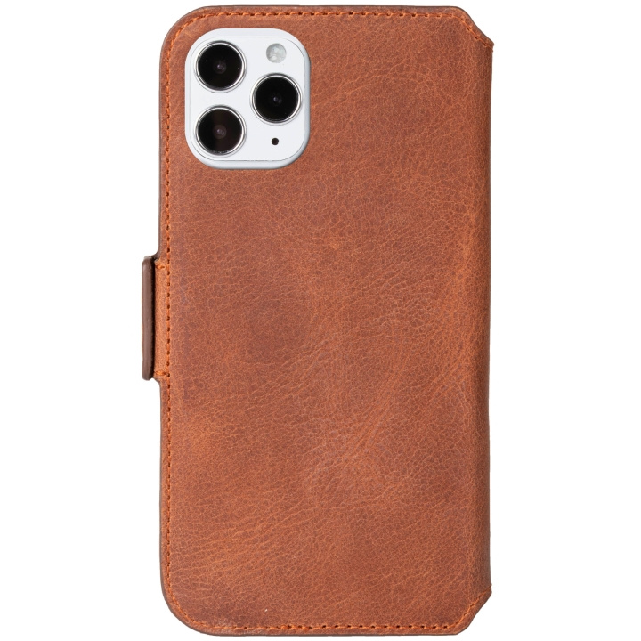 Krusell Sunne Leather Phone Wallet iPhone 12 Mini Cognac in the group SMARTPHONE & TABLETS / Phone cases / Apple / iPhone 12 Mini / Wallet Case at TP E-commerce Nordic AB (C08737)