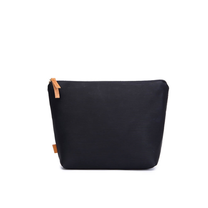 KUNGSBACKA Toiletry Bag Astrid Large Black in the group HOME, HOUSEHOLD & GARDEN / Bathroom / Toilet bags at TP E-commerce Nordic AB (C09326)