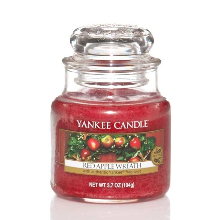 Yankee Candle Classic Small Jar Red Apple Wreath 104g in the group BEAUTY & HEALTH / Fragrance & Perfume / Other fragrances / Scented candles at TP E-commerce Nordic AB (C10815)