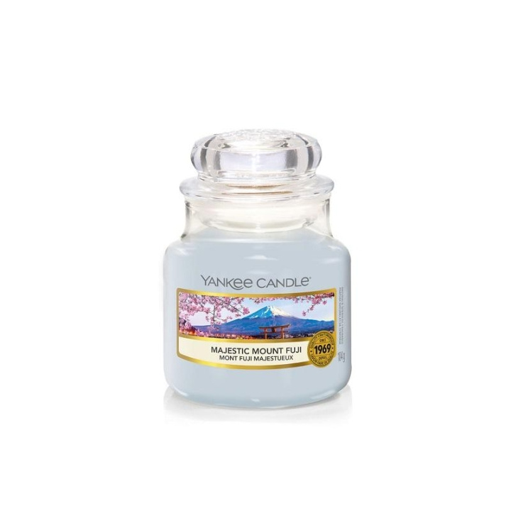 Yankee Candle Classic Small Jar Majestic Mount Fuji 104g in the group BEAUTY & HEALTH / Fragrance & Perfume / Other fragrances / Scented candles at TP E-commerce Nordic AB (C11193)