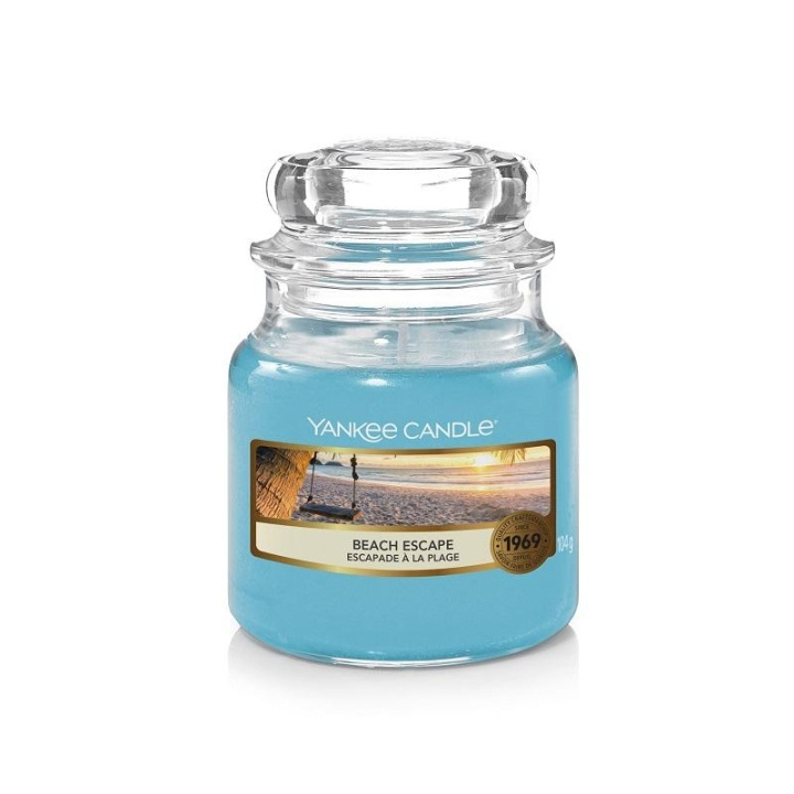 Yankee Candle Classic Small Jar Beach Escape 104g in the group BEAUTY & HEALTH / Fragrance & Perfume / Other fragrances / Scented candles at TP E-commerce Nordic AB (C12953)
