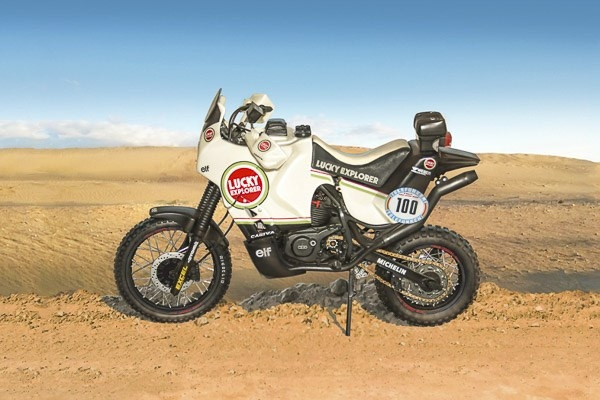 ITALERI 1:9 Cagiva \'\'Elephant\'\' 850 Paris-Dakar 1987 in the group Sport, leisure & Hobby / Hobby / Plastic models / Motorcycles at TP E-commerce Nordic AB (C29752)