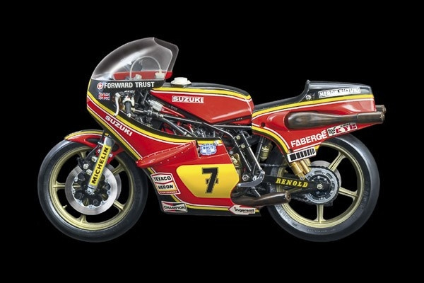 ITALERI 1:9 Suzuki RG 500 XR27 1978 Team Heron in the group Sport, leisure & Hobby / Hobby / Plastic models / Motorcycles at TP E-commerce Nordic AB (C29765)