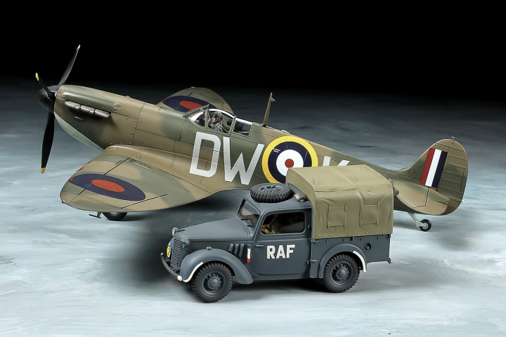 TAMIYA 1/48 Supermarine Spitfire Mk.I & Light Utility Car in the group Sport, leisure & Hobby / Hobby / Plastic models / Airplanes/Helicopters at TP E-commerce Nordic AB (C31749)