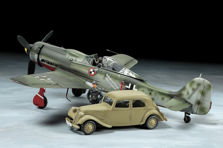 TAMIYA 1/48 Focke-Wulf Fw190 D-9 JV44 & Citroën Traction in the group Sport, leisure & Hobby / Hobby / Plastic models / Military vehicles (land) at TP E-commerce Nordic AB (C31751)