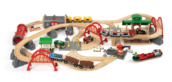 BRIO World 33052 - Deluxe Järnvägsset in the group TOYS, KIDS & BABY PRODUCTS / Toys / Building toys / Brio train tracks at TP E-commerce Nordic AB (C40388)