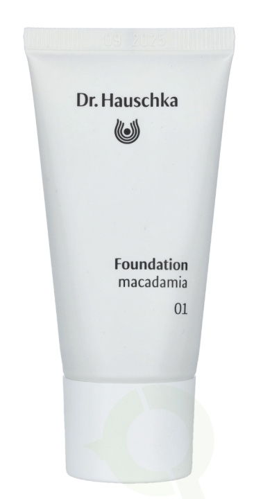 Dr. Hauschka Foundation 30 ml #01 Macadamia in the group BEAUTY & HEALTH / Makeup / Facial makeup / Foundation at TP E-commerce Nordic AB (C41393)