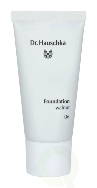 Dr. Hauschka Foundation 30 ml #06 Walnut in the group BEAUTY & HEALTH / Makeup / Facial makeup / Foundation at TP E-commerce Nordic AB (C41397)