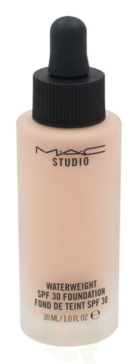 MAC Studio Waterweight Foundation SPF30 30 ml NW18 in the group BEAUTY & HEALTH / Makeup / Facial makeup / Foundation at TP E-commerce Nordic AB (C41703)