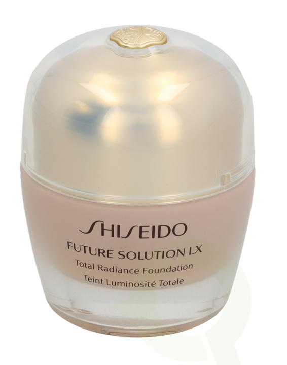 Shiseido Future Solution LX Total Radiance Foundation SPF15 30 ml Golden 3 in the group BEAUTY & HEALTH / Makeup / Facial makeup / Foundation at TP E-commerce Nordic AB (C41791)
