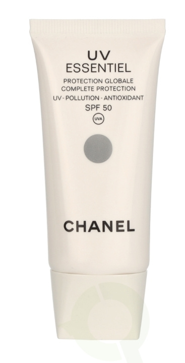 Chanel UV Essentiel Complete Protection SPF50 30 ml in the group BEAUTY & HEALTH / Skin care / Tanning / Sunscreen at TP E-commerce Nordic AB (C49723)