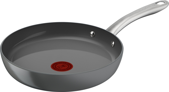 Tefal (RE)NEW+ - stekpanna, 24 cm, keramisk beläggning, grå in the group HOME, HOUSEHOLD & GARDEN / Kitchen utensils / Frying pans at TP E-commerce Nordic AB (C55349)