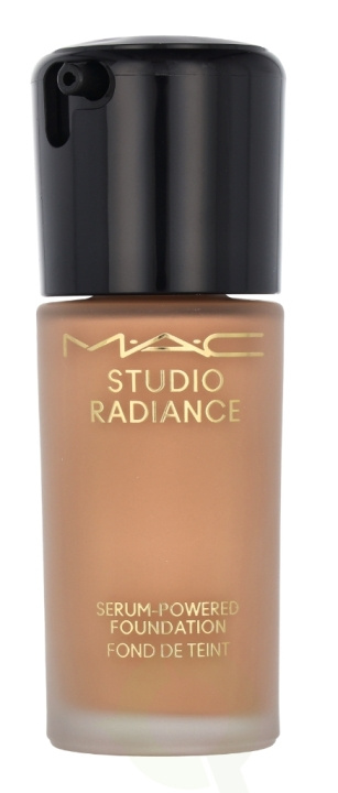 MAC Studio Radiance Serum-Powered Foundation 30 ml #NW20 in the group BEAUTY & HEALTH / Makeup / Facial makeup / Foundation at TP E-commerce Nordic AB (C63980)