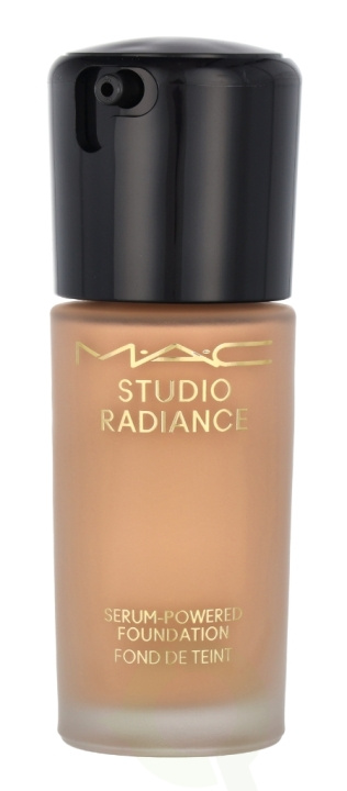MAC Studio Radiance Serum-Powered Foundation 30 ml #NW15 in the group BEAUTY & HEALTH / Makeup / Facial makeup / Foundation at TP E-commerce Nordic AB (C64149)
