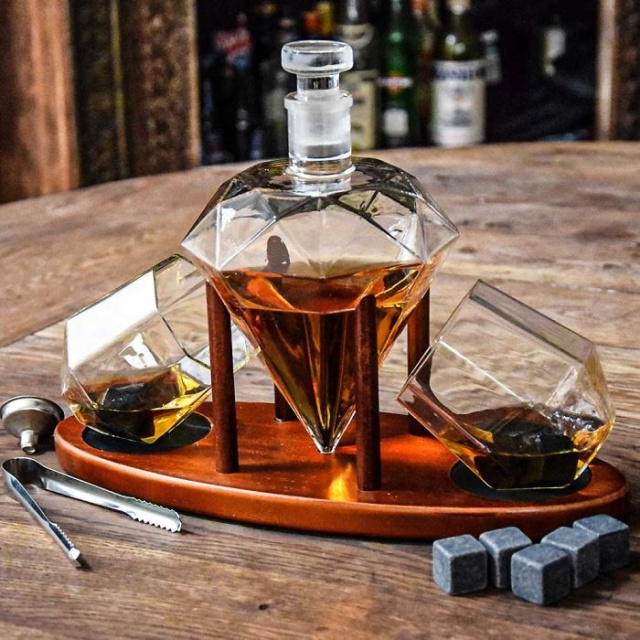 MikaMax Deluxe Diamond Decanter Set (04977) in the group HOME, HOUSEHOLD & GARDEN / Kitchen utensils / Wine & Drink accessories at TP E-commerce Nordic AB (C86669)
