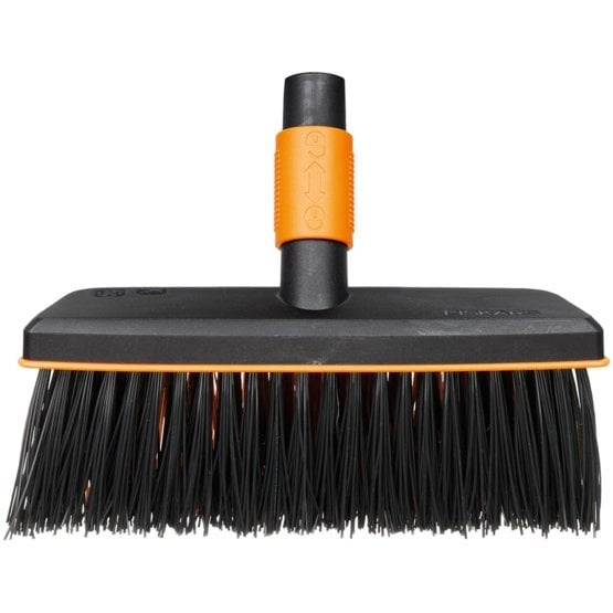 Fiskars QuikFit Yard Broom in the group HOME, HOUSEHOLD & GARDEN / Garden products / Garden tools at TP E-commerce Nordic AB (C91089)