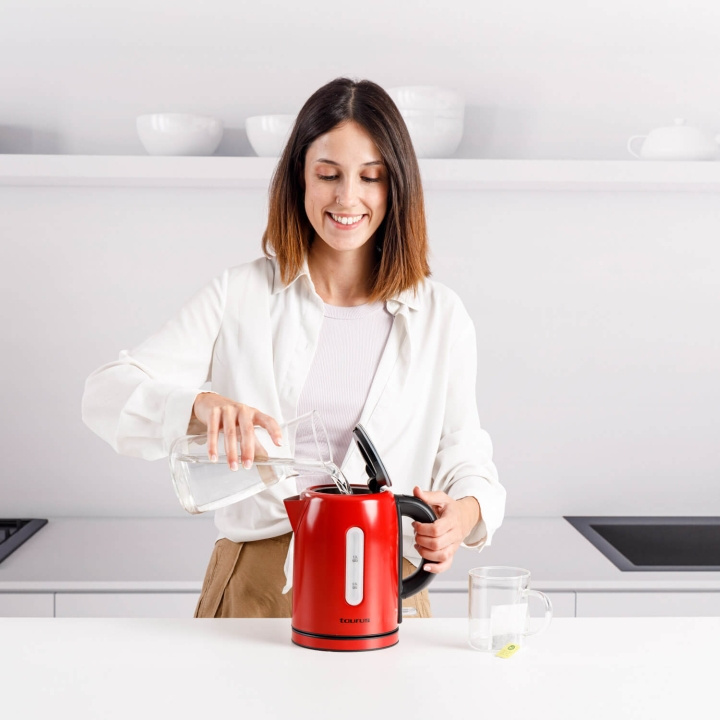 Taurus Kettle 1L 2200W Vintage Red in the group HOME, HOUSEHOLD & GARDEN / Household appliances / Water & Juice / Kettles at TP E-commerce Nordic AB (C94791)